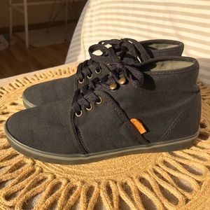 • Vans Mid-high, Lo Pro Shoe •